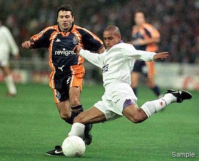 http://www.football-pictures.net/data/media/15/RobertoCarlos04.jpg