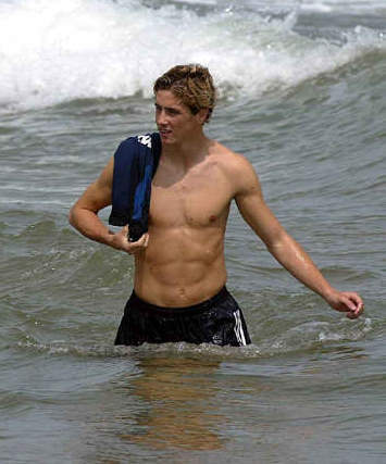 fernando torres shirtless at beach