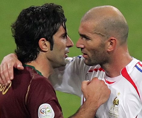 http://www.football-pictures.net/data/media/257/Luis_Figo_vs_zidane.jpg