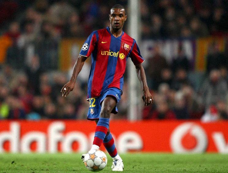 http://www.football-pictures.net/data/media/347/Abidal_ball.jpg