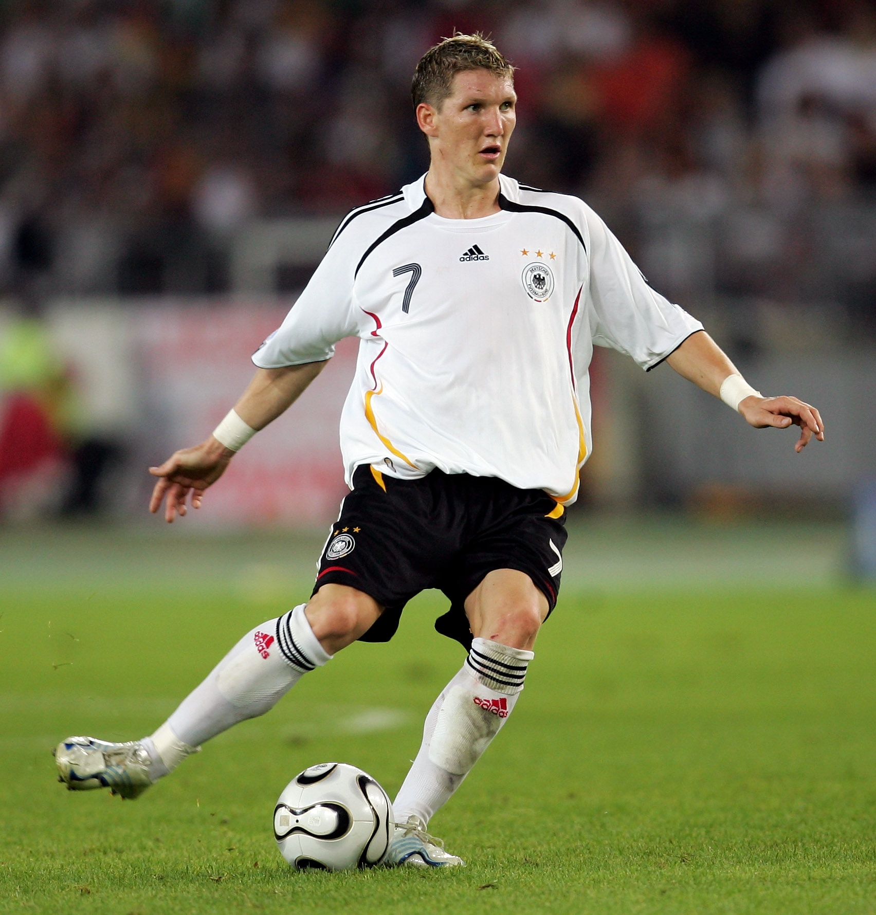 Bastian Schweinsteiger pass