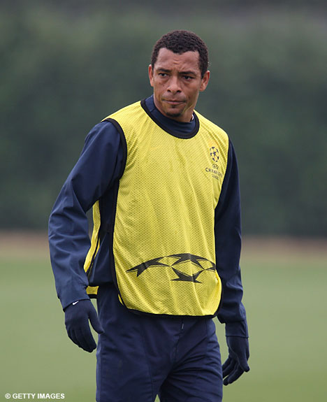 Gilberto Silva training